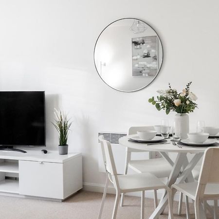 Lovely Modern 2 Bed City Centre Apartment With Free Parking - Double Or Twin Beds Available Вулвергемптон Экстерьер фото