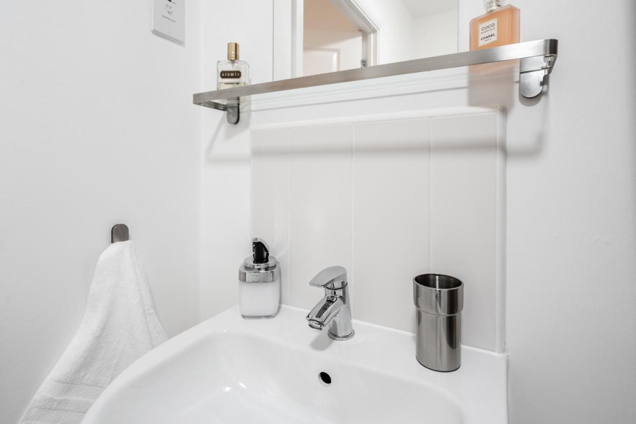 Lovely Modern 2 Bed City Centre Apartment With Free Parking - Double Or Twin Beds Available Вулвергемптон Экстерьер фото